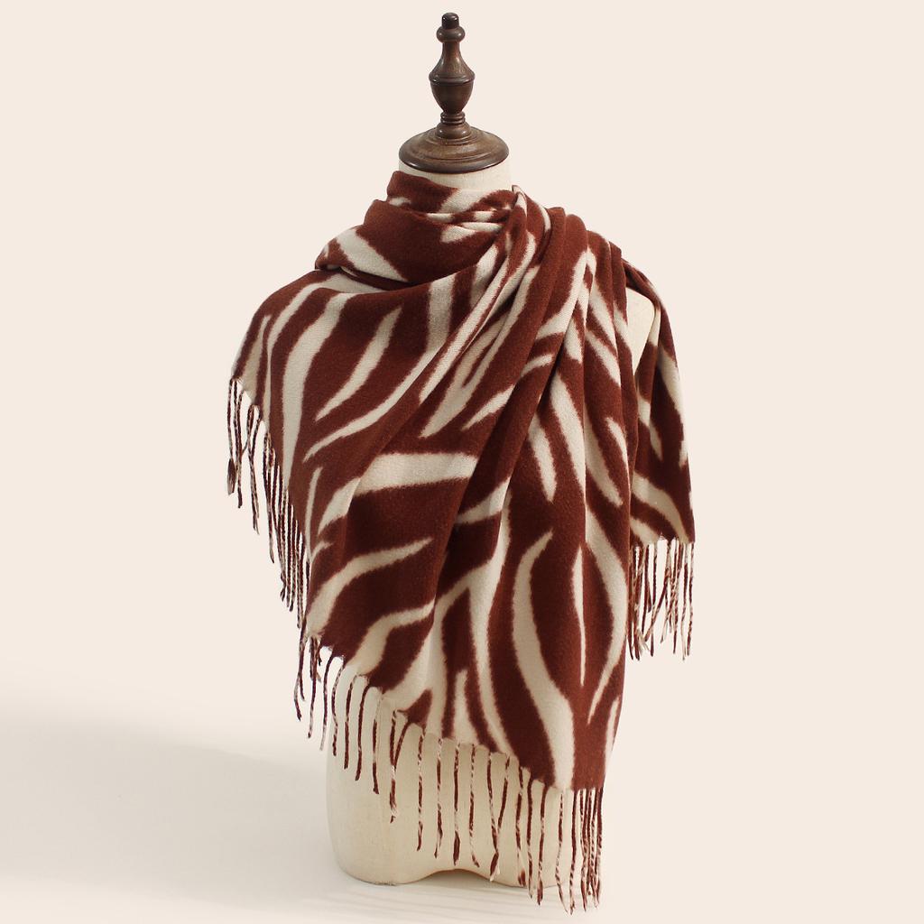 Autumn and Winter New Leopard Print Scarf Women Warm Versatile Scarf Comfortable Stylish Shawl