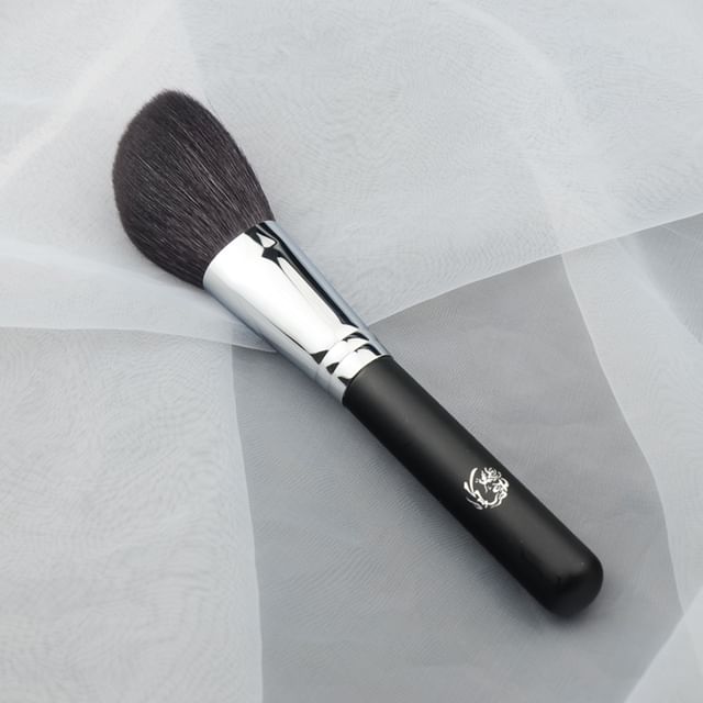 

AME - Angled Contour Brush Black