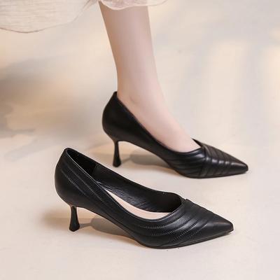 2024 Neuer Stil Modische und vielseitige flache einbeinige Stilettoabsätze Frühling und Herbst spitze Damenschuhe mit Absatz