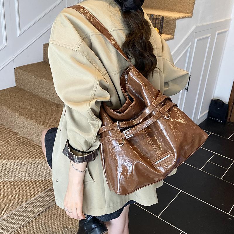 Premium bag women's 2025 new trendy autumn and winter retro shoulder bag large capacity commuter tote bag messenger bag