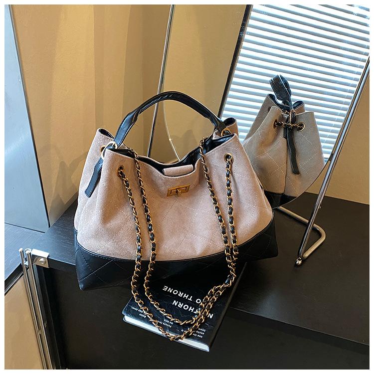 

Сумка большой вместимости женская летняя новая повседневная цепочка на плечо сумка-мессенджер текстурная сумка-тоут для поездок на работу