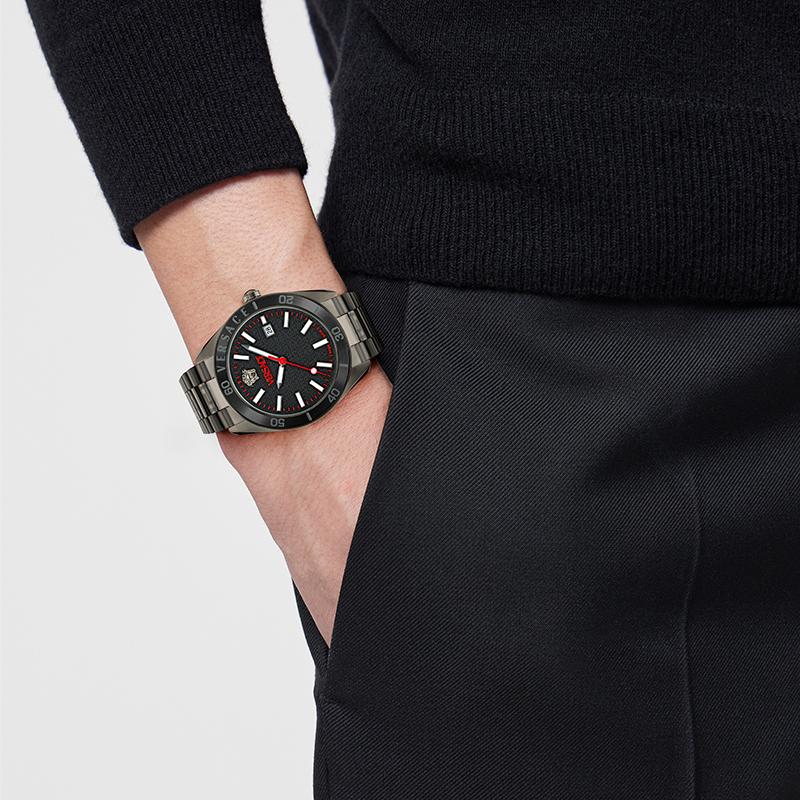 Versace V Dome Bracelet Watch Stainless Steel Men Watches Silver VE8E00324