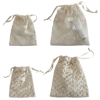 Elegante durchsichtige Netzbeutel mit Kordelzug zur Schmuckaufbewahrung, Reise-Essentials-Set-Organisation, Spitzenbesatz-Zubehörtasche