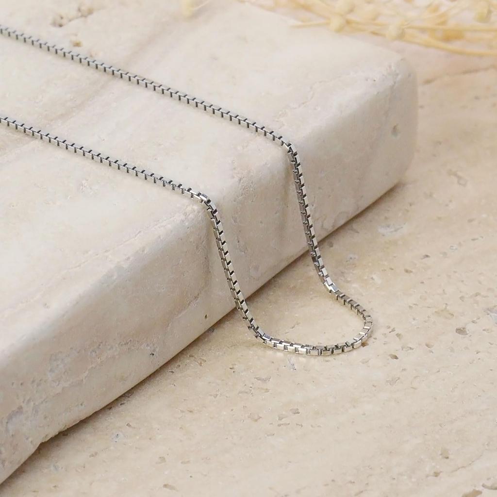 Lara Christie Platinum Chain Necklace, Pt850, Venetian, 0.95mm Wide, Approximately 4.09g, Up to 45cm, Adjustable Length, lc97-0060