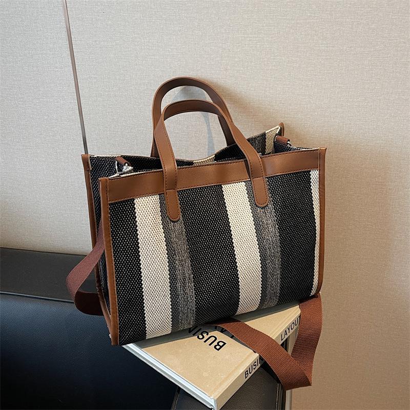 Canvas bag women's large capacity 2025 new contrasting color shoulder bag cloth bag college student class bag tote bag