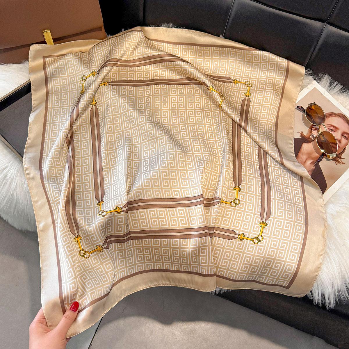 70*70cm Kopftuch Beliebter Druck Kopfbedeckung Luxuriöses Design Seidenschals Mode Sonnenschutz Schal Quadratisches Tuch Bandana Foulard brown