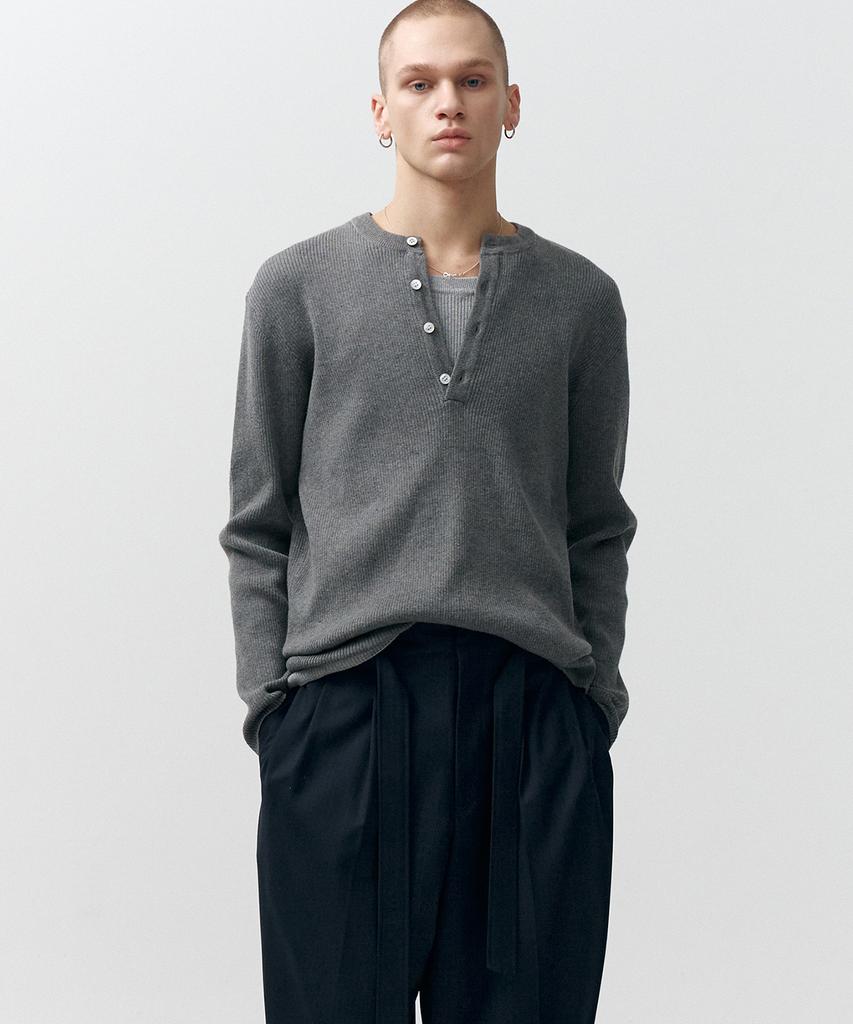 NOIRER Cotton Ribbed Henley Neck Knit (Gray)