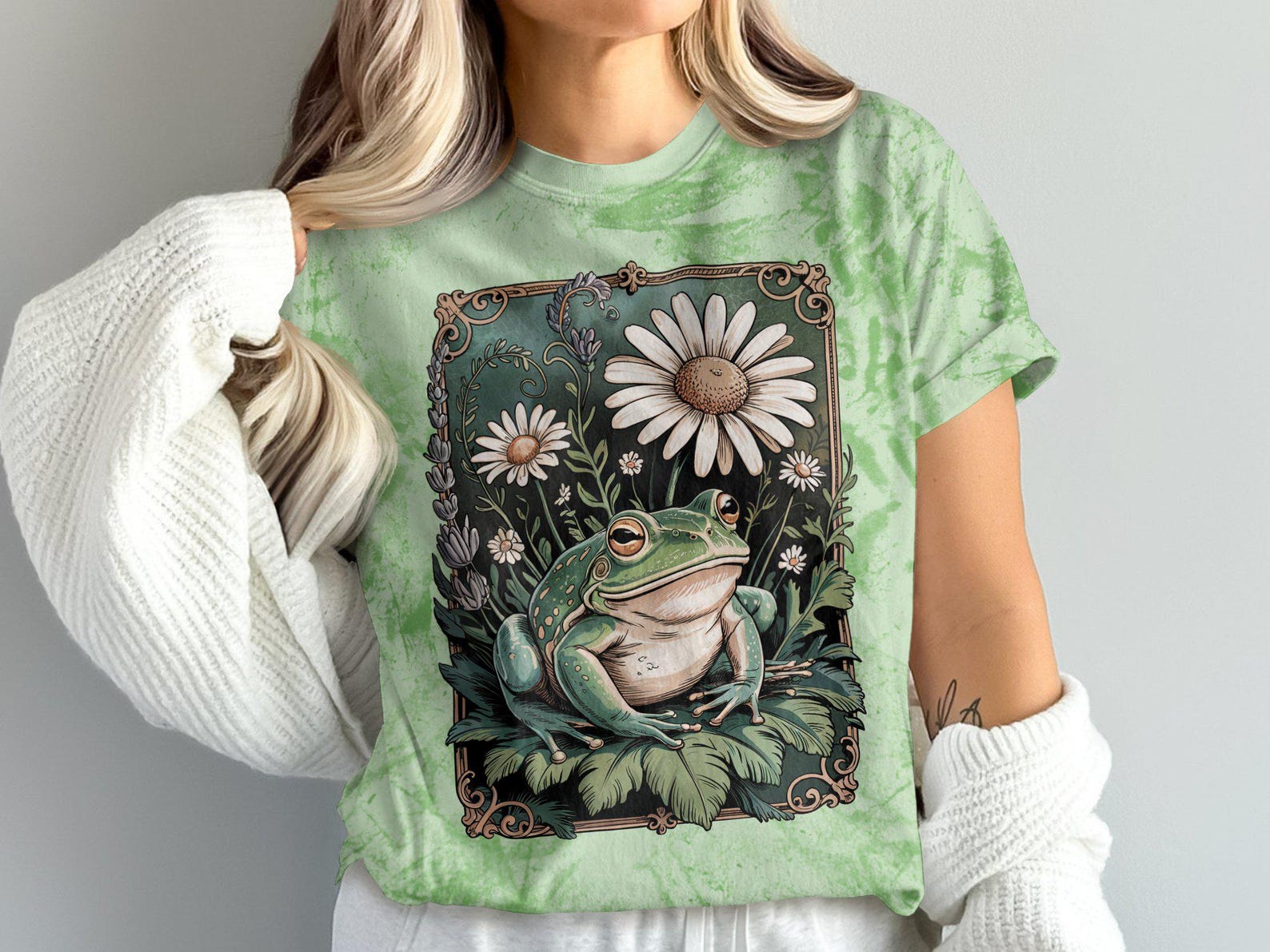 Frog and Daisies Graphic Tee, Botanical T-Shirt, Nature Inspired Frog Shirt, Frog Lovers Gift, Unique Floral Frog Print 3XL