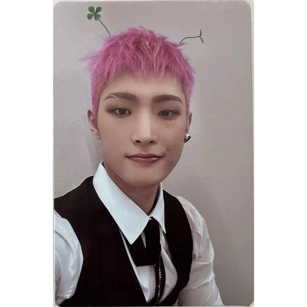 ATEEZ THE WORLD EP.2:OUTLAW A / DENÍK / JEDNOTKA DENÍKU / Z ver. OFICIÁLNÍ FOTOKARTA