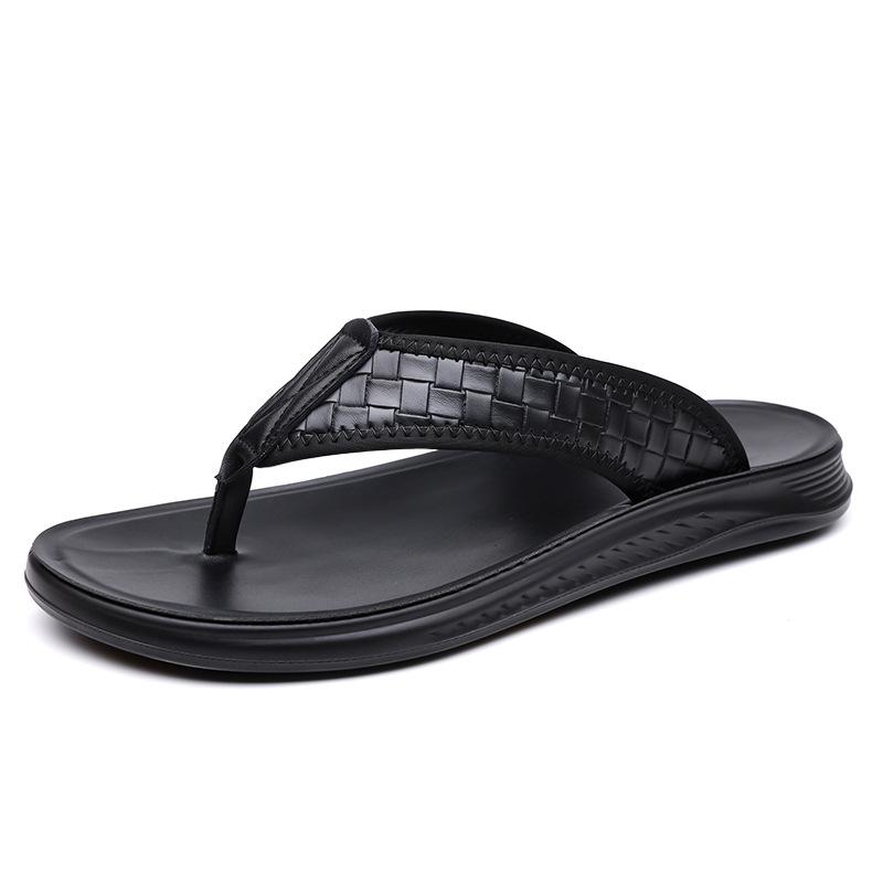 

2025 new flip-flops summer Korean version of trendy men s beach shoes cool slippers leather non-slip and wear-resistant 2025 38