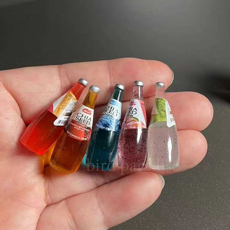 

Cute Miniature Simulation Mini Beer Water Bottle Drinks Model For Action Figures Dolls House Accessories Kids Playtend Play Toys