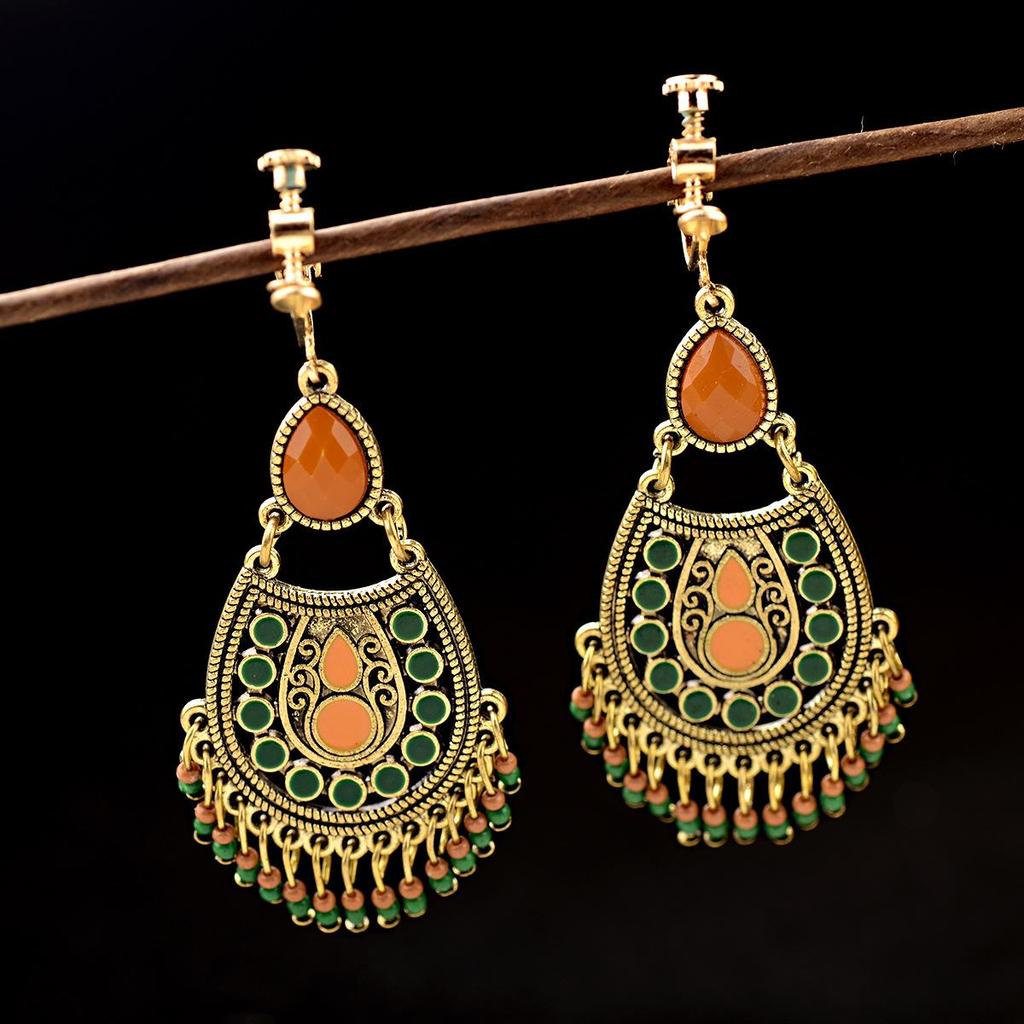 Yunnan Ethnic Bohemian Feather Earrings - Exaggerated No-Pierce Clips for Women