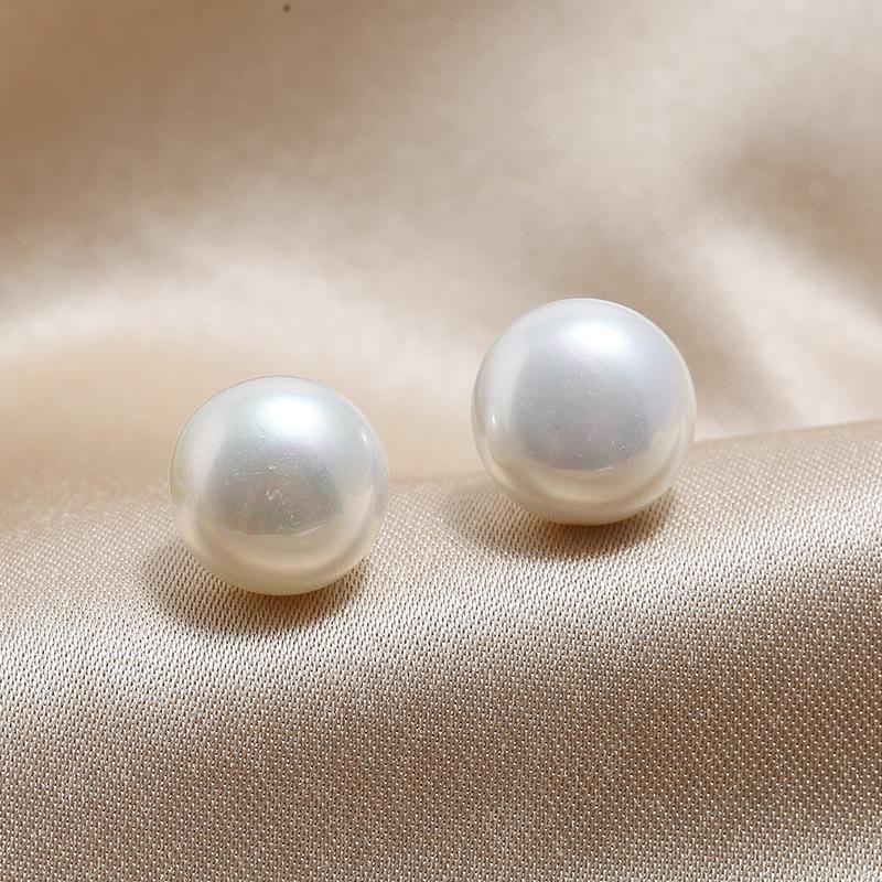 

Versatile simple natural mother shell pearl earrings fashion temperament zircon stud earrings light luxury earrings ear jewelry women