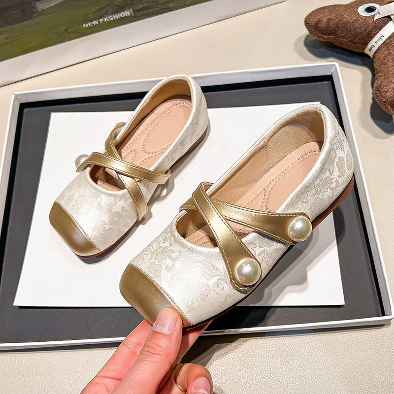 

Girls princess shoes spring and autumn new embroidered children s shoes horse skirt leather shoes little girl performance soft sole single shoes 36 золотой