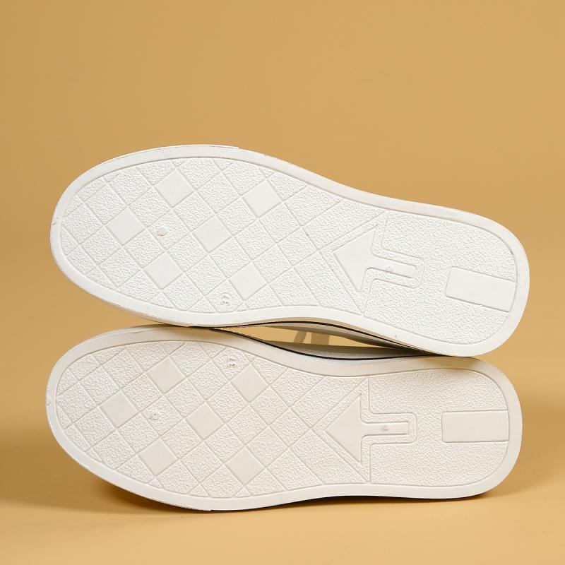 Fashion Fashion Spliced Star Decoration Non Slip Skateboard Shoes Women 2025 Autumn Soft Flat Heel Lace Up Sneakers Casual White Shoes
