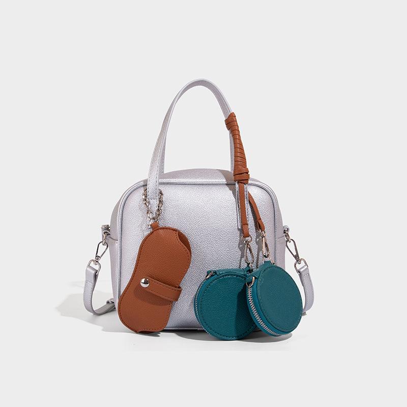 

2025 New Fashion Trend Handbag for Women, Light Luxury High-End Boston Shoulder Bag, Simple Versatile Small Square Bag серебряный