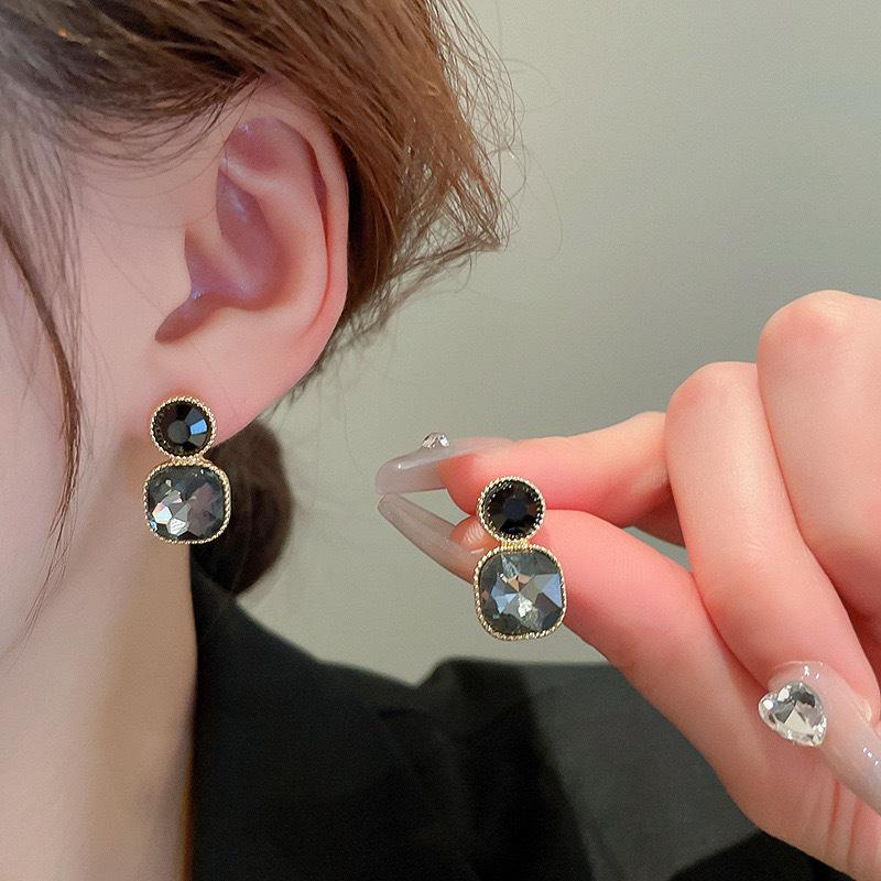 Elegant 2024 Crystal Square Earrings for Women - Versatile, Trendy, and Exquisite Accessories
