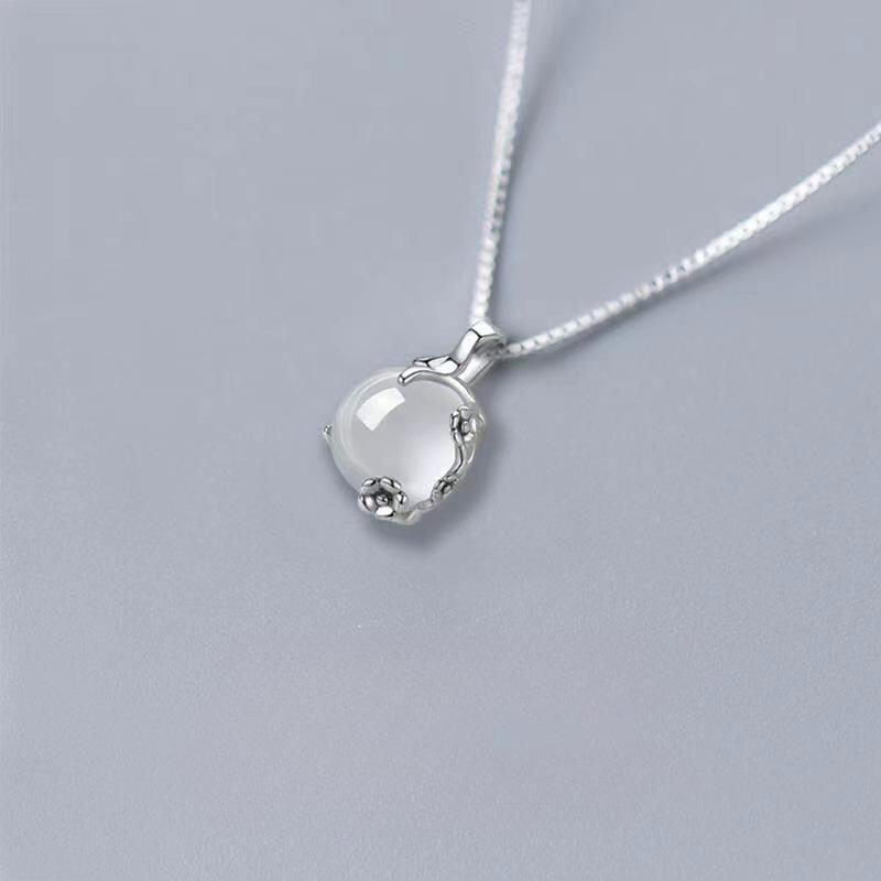 Chalcedony Necklace Female Plum Blossom Pendant Niche Design Sense Simple Temperament Clavicle Chain Gift