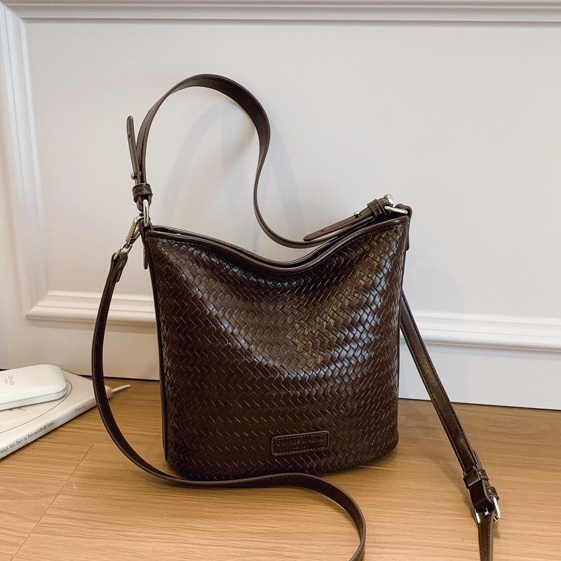 Popular bags women's new woven underarm bucket bags versatile shoulder messenger bags