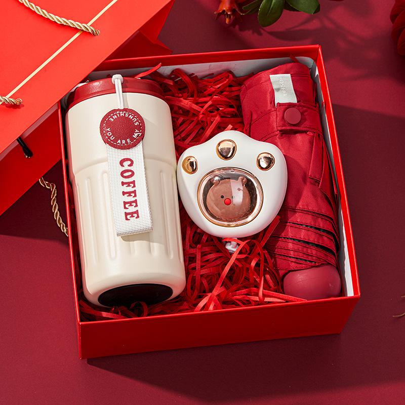 Employee and Client Gifts: Practical Souvenirs for Annual Meetings, New Year, and Weddings