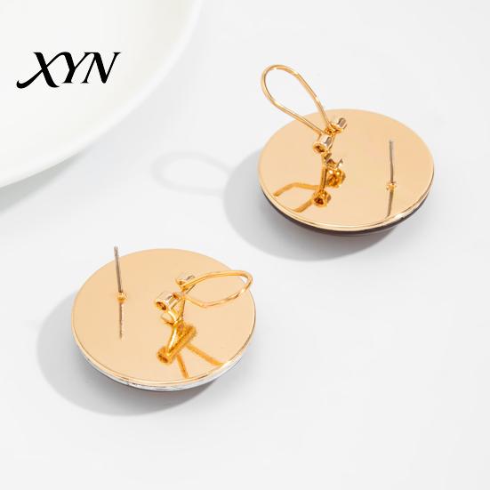 Natural Amber Color Earrings 1 Pair Stud for Women, Large Round Resin with Autumn Winter Matte Metal Edges, Exaggerated Geometric Daily Wear