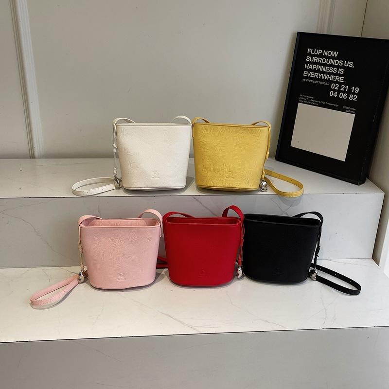 This Year's Popular Small Bag Women's 2025 New Fashion Versatile Messenger Bag Super Fire Shoulder Bucket Bag