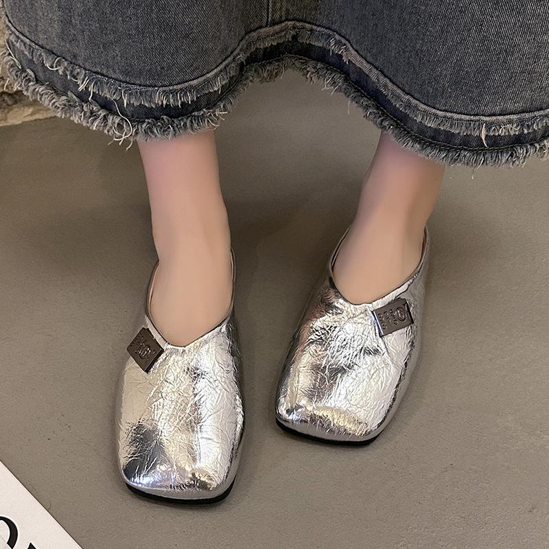 New Silver V Mouth Half Drag Women 2024 New Versatile Square Head Flat Bottom Slippers Women Soft Bottom Light Mouth Cool Slippers Women