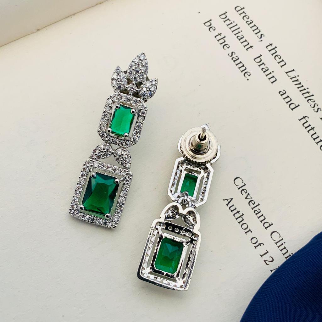 Versilbertes, rundes Diamant-Halsketten-Set mit Diamanten für Damen