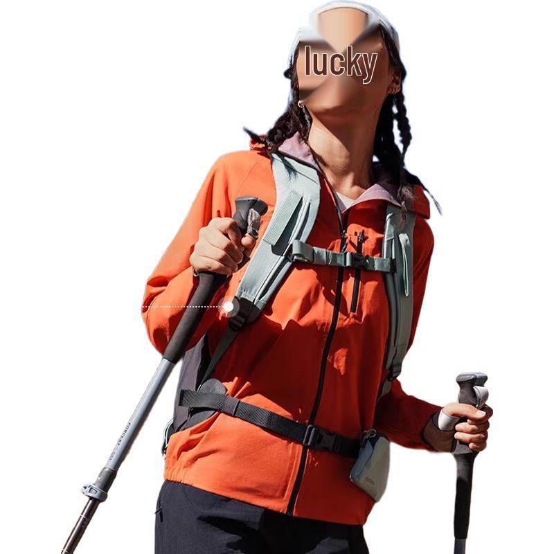 Легкий туристический рюкзак Decathlon MH100 для походов на природе