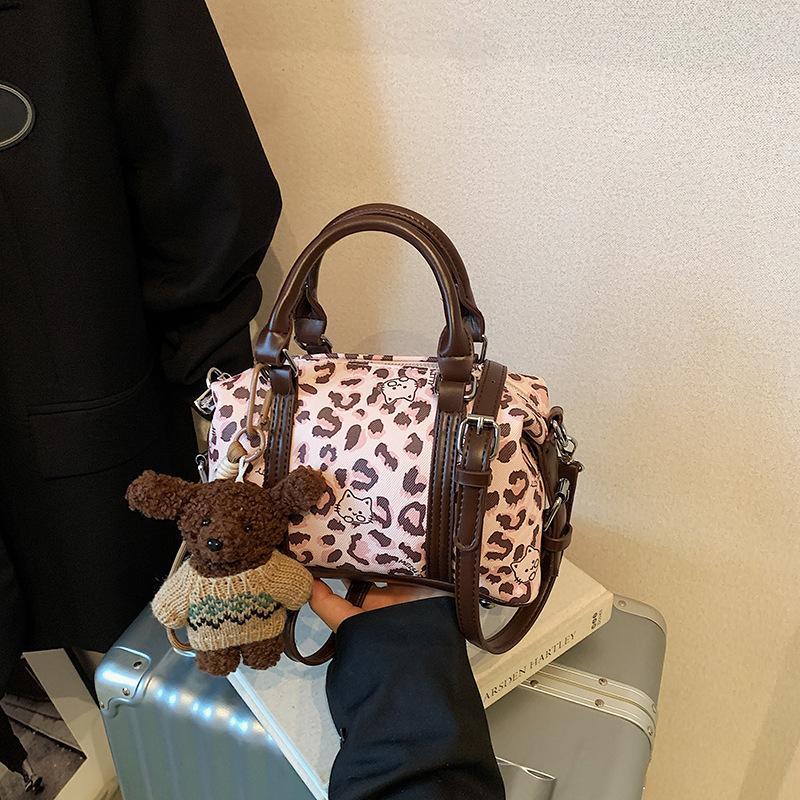 

Повседневная ретро простая персонализированная сумка-подушка модный тренд новая сумка женская 2025 осень и зима на плечо сумка-мессенджер Without pendant розовый