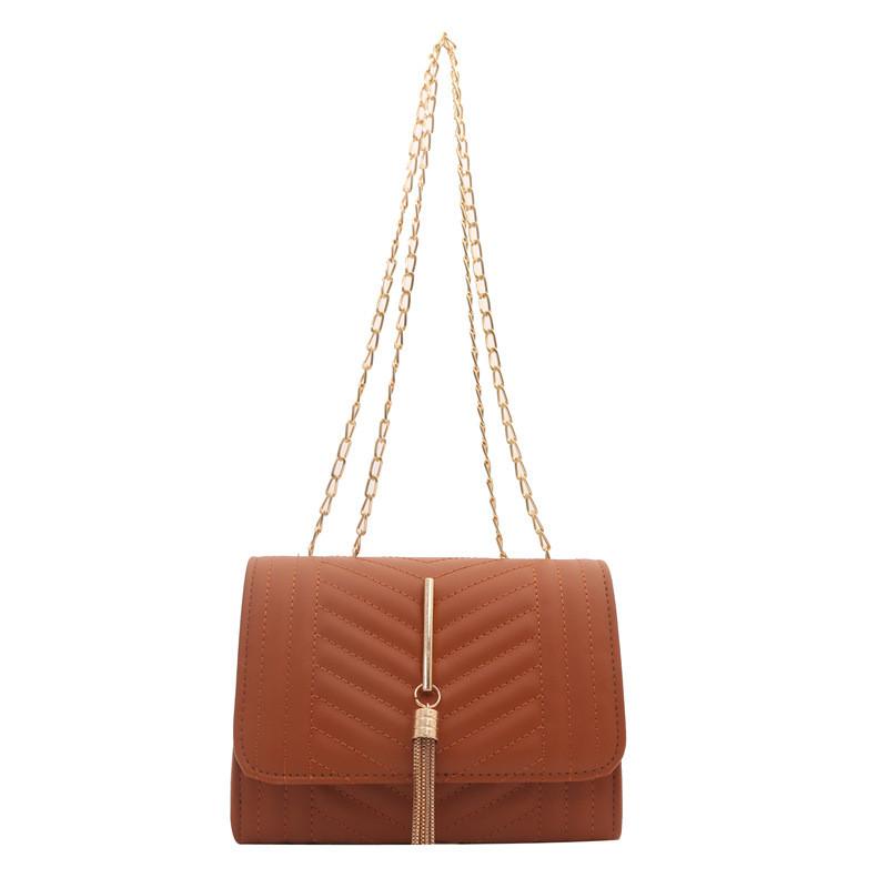 Stylish And Minimalist Women's Crossbody Bag With Trendy Chain Detail For Casual Use