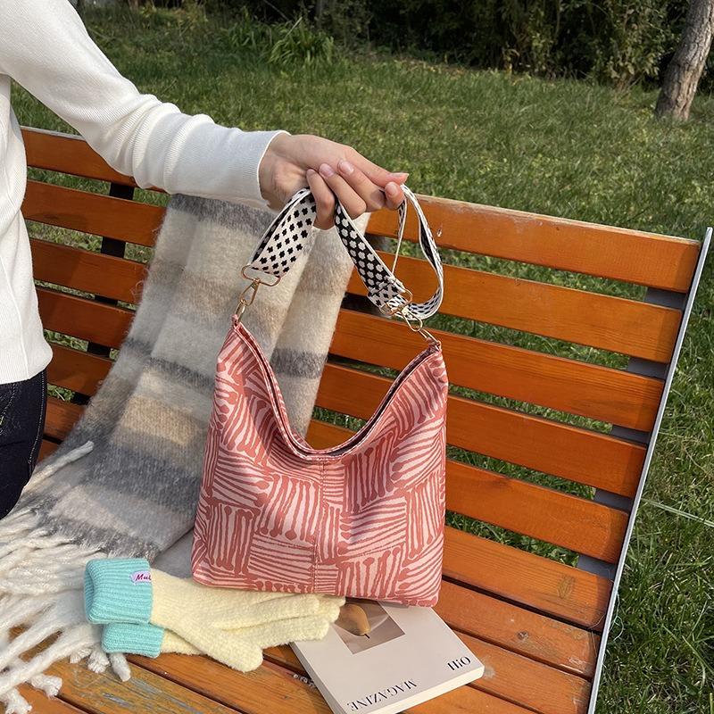 Large capacity striped canvas messenger bag women's new autumn lazy wind messenger bag commuter shoulder bag