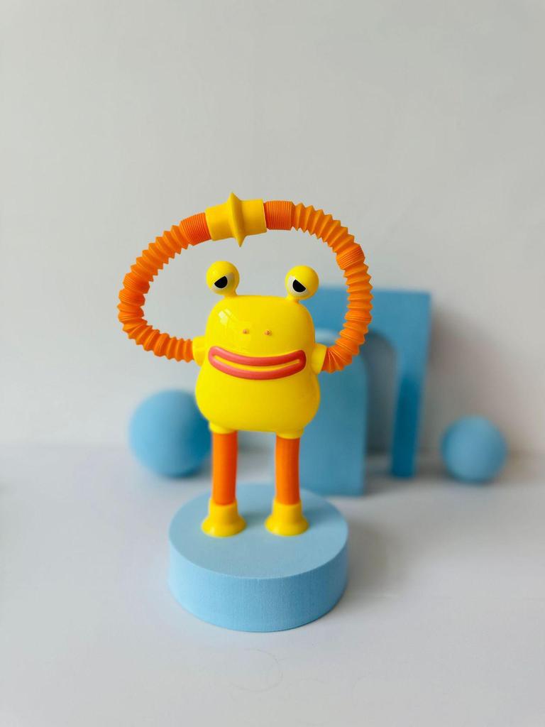 Creative Cartoon Giraffe Robot Egg Decompression Toy with Stretch Tube and Suction Cup, Featuring Ever-Changing Light-Up Hair.