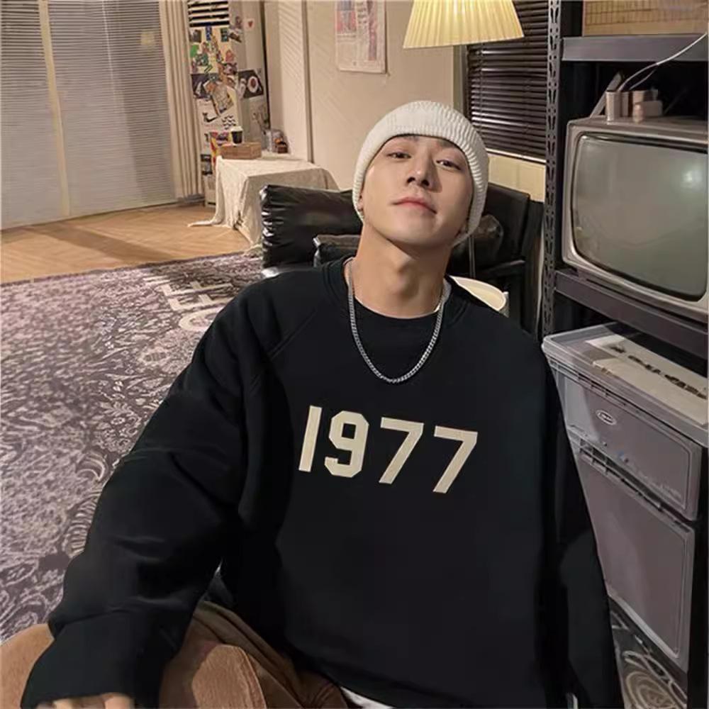

Celebrity Style 1977 Crew Neck Sweatshirt: Loose American Streetwear for Spring & Autumn M чорний