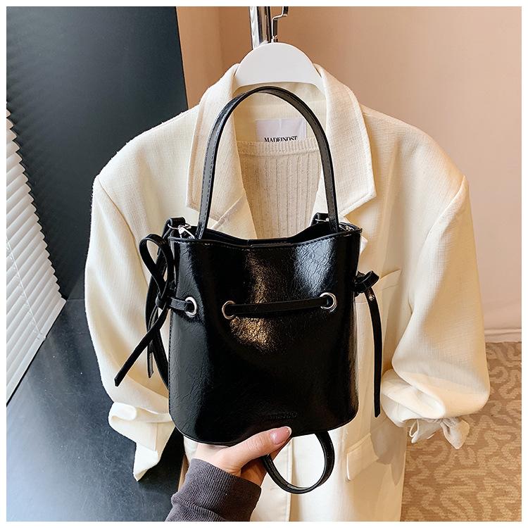 Premium Handbag Women's Bag New Niche Versatile Simple Retro Trendy Shoulder Messenger Bag