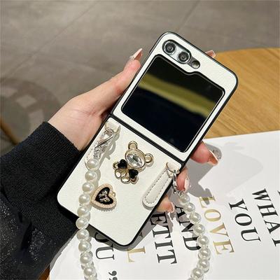 Capa de metal com laço de urso e coração com pulseira de pérola para Samsung Galaxy Z Fold 5 4 3 Capa para Galaxy Z Flip 5 Z Flip 4 3 Zflip5