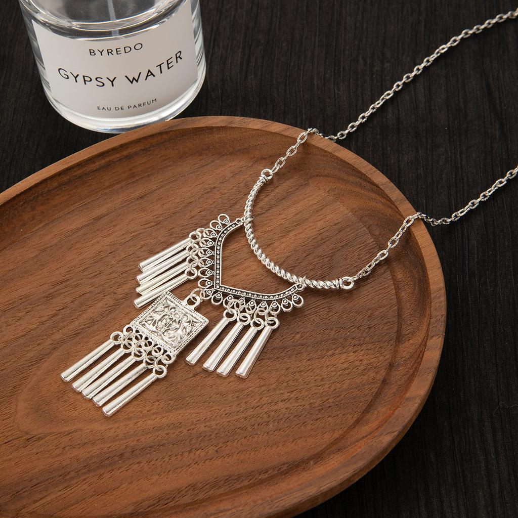 Women's Vintage Carved Personalized Pendant Necklace