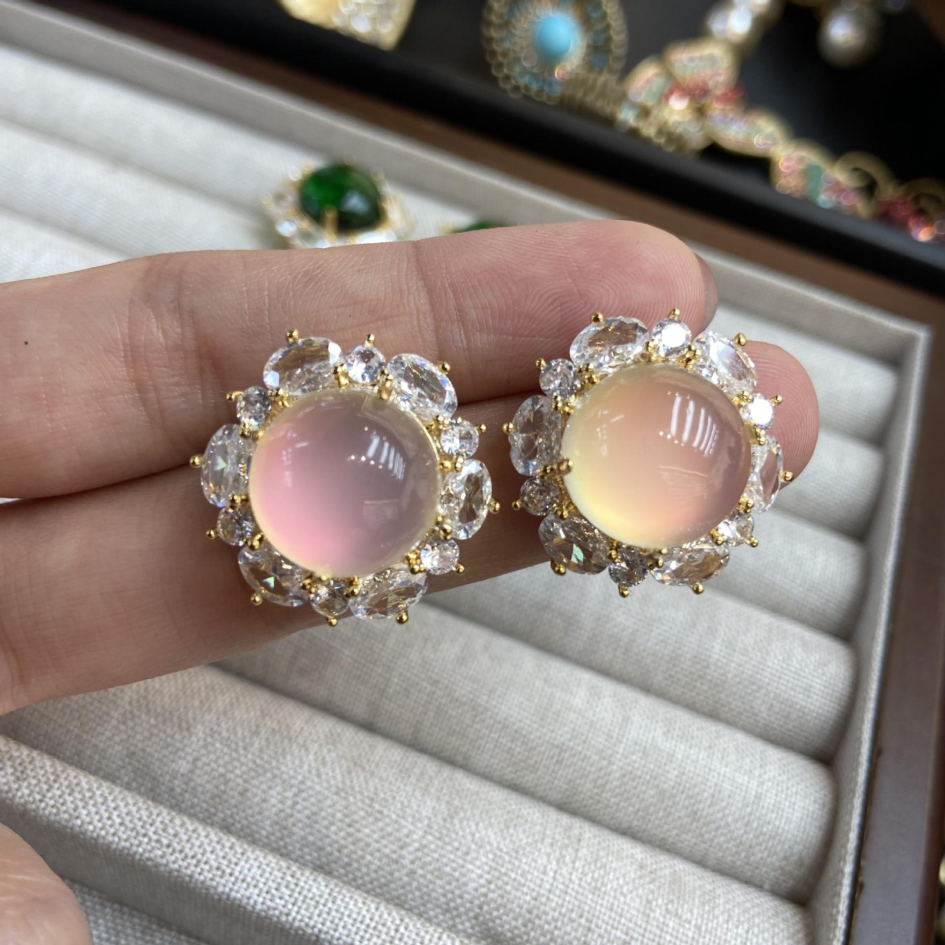 

2025 новые серебряные иглы 925 пробы, инкрустированные цирконом, серьги из халцедона, прозрачные серьги из опала, серьги для темпераментной богатой женщины