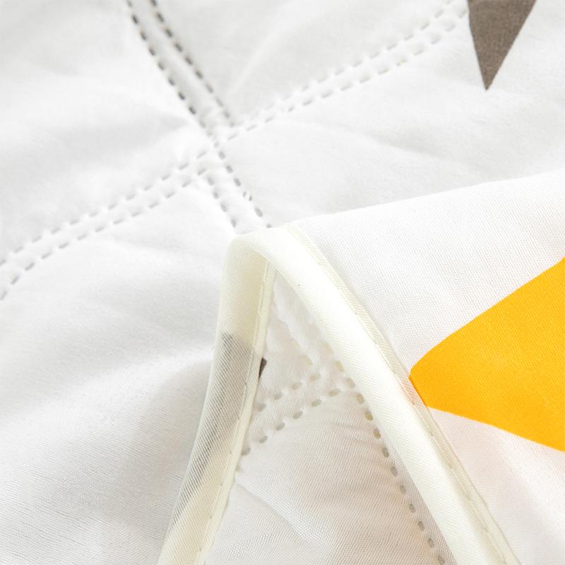 Geometric Triangle Pattern Summer Quilt-Lightweight Breathable Cotton Bedspread for Summer Yellow & Gray Design