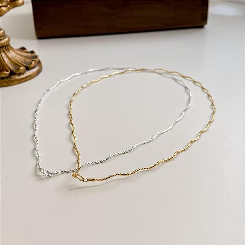 Třpytivý náhrdelník s vlnou květin: Retro korejský styl, módní, jednoduchý a všestranný, trendy INS styl, lehký luxusní řetízek na klíční kost.