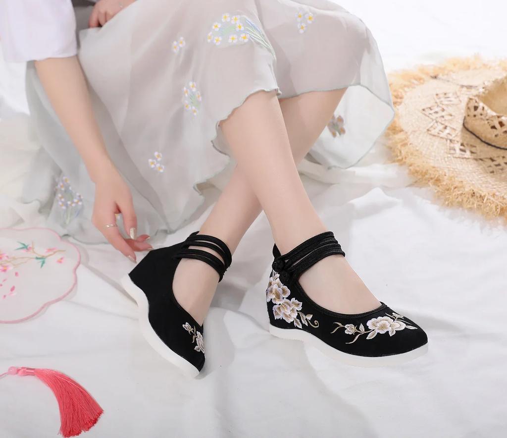 Autumn Elevator Shoes Woman Casual Harajuku Chinese Ethnic Style Canvas Vintage Embroidered Cloth Hanfu Shoes Women Zapatos