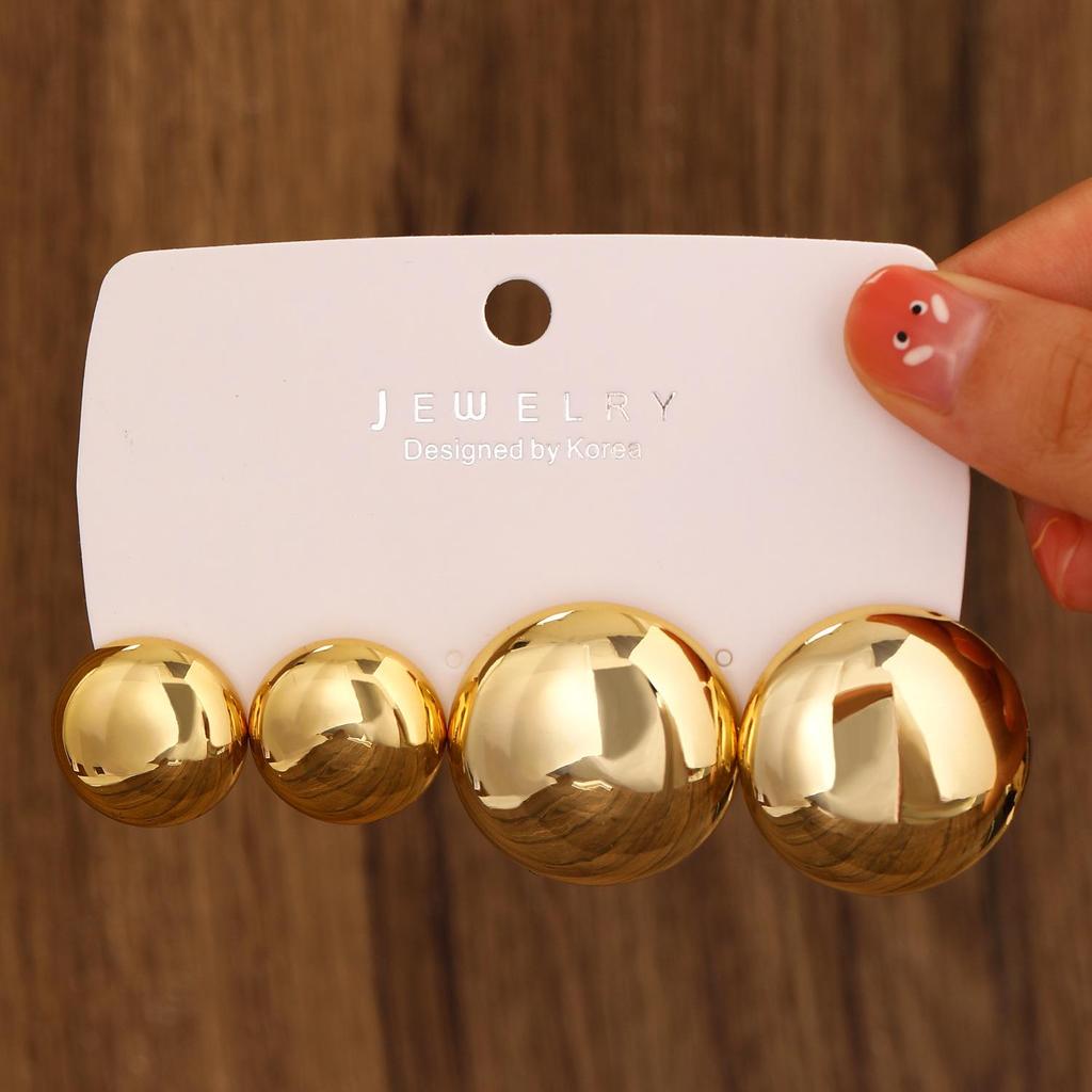 Elegant Geometric Gold Circle Earrings Set - Bold, Creative Design