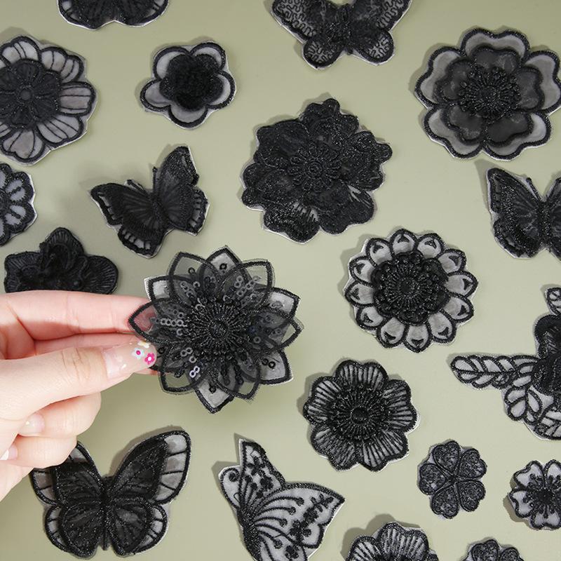 Nahtloser Flickenaufkleber Selbstklebend Daunenjacke mit Löchern und ohne Flecken Reparatur Stoffaufkleber Schwarze Kleidung Rock Blumen Fortschrittliche Stickerei