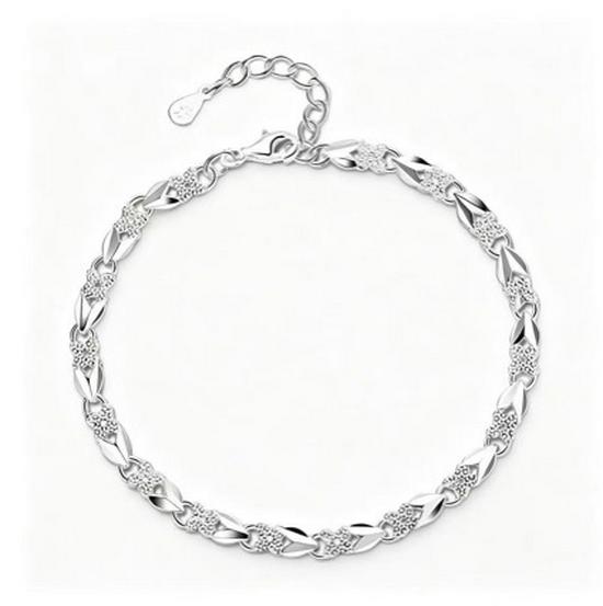Exquisite Four-Leaf Clover Bracelet - Fashionable Luxury Gift for Women