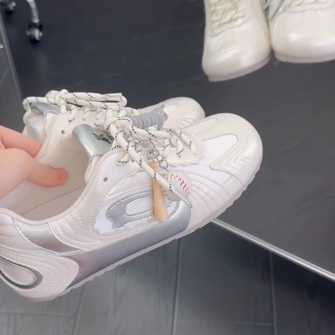 

Женские новые дышащие повседневные кроссовки в стиле колледжа, ретро, на плоской подошве, для бега и бейсбола 40 серебряный