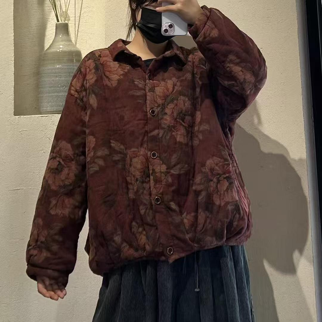 

2025 осень и зима новый отложной воротник накладной карман свободный и тонкий стеганый хлопок однобортный топ ретро принт стеганое хлопковое пальто One Size красный