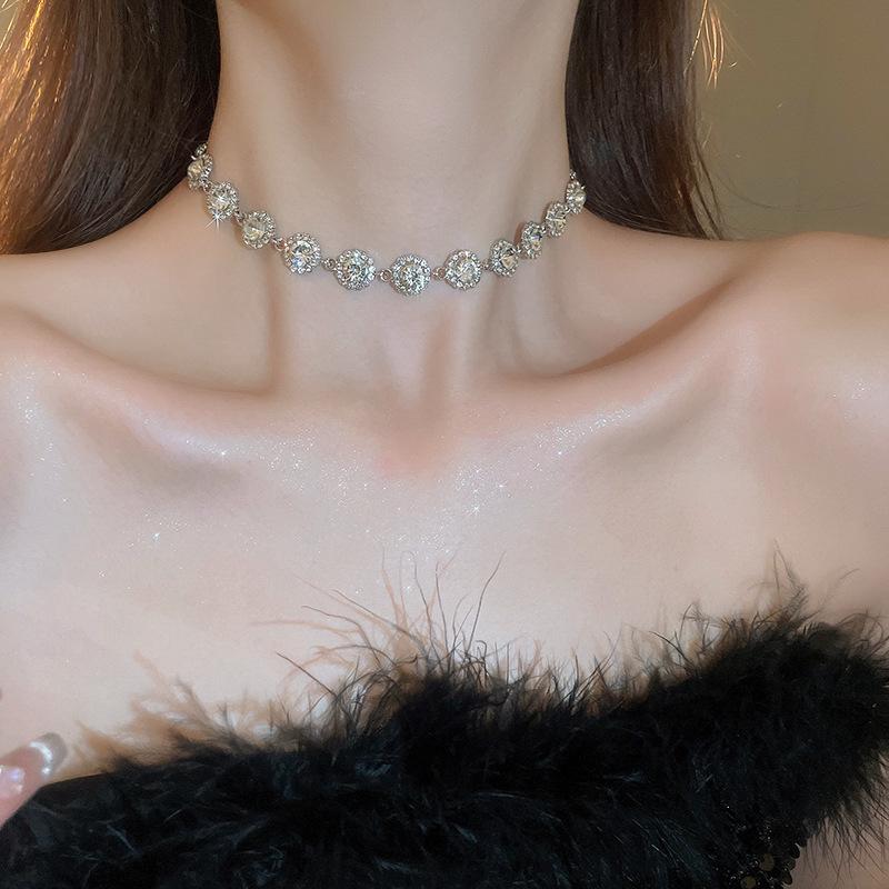 Vintage Teardrop Rhinestone Colorful Necklace: Retro High-End Clavicle Chain Court Style Choker for Women