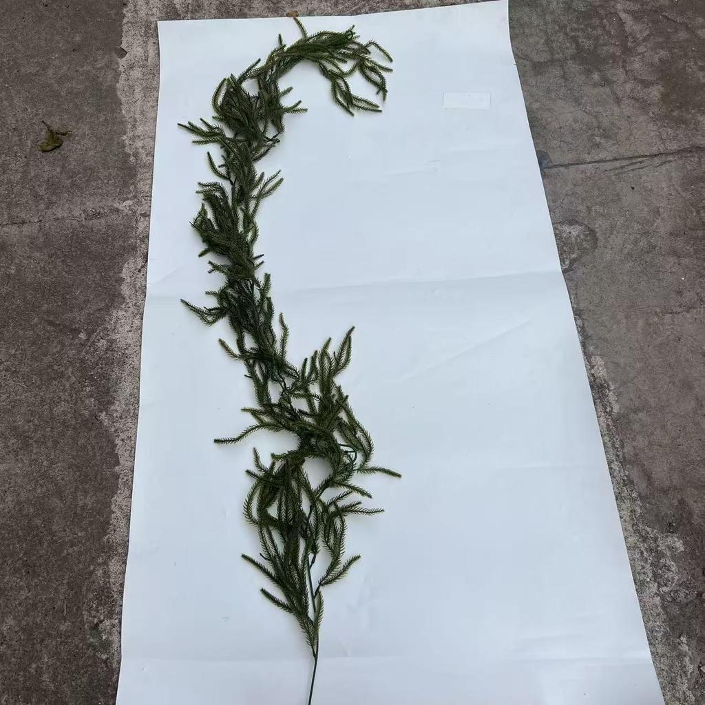 Nofox Rattan Pine Needle Christmas Wreath Decoration