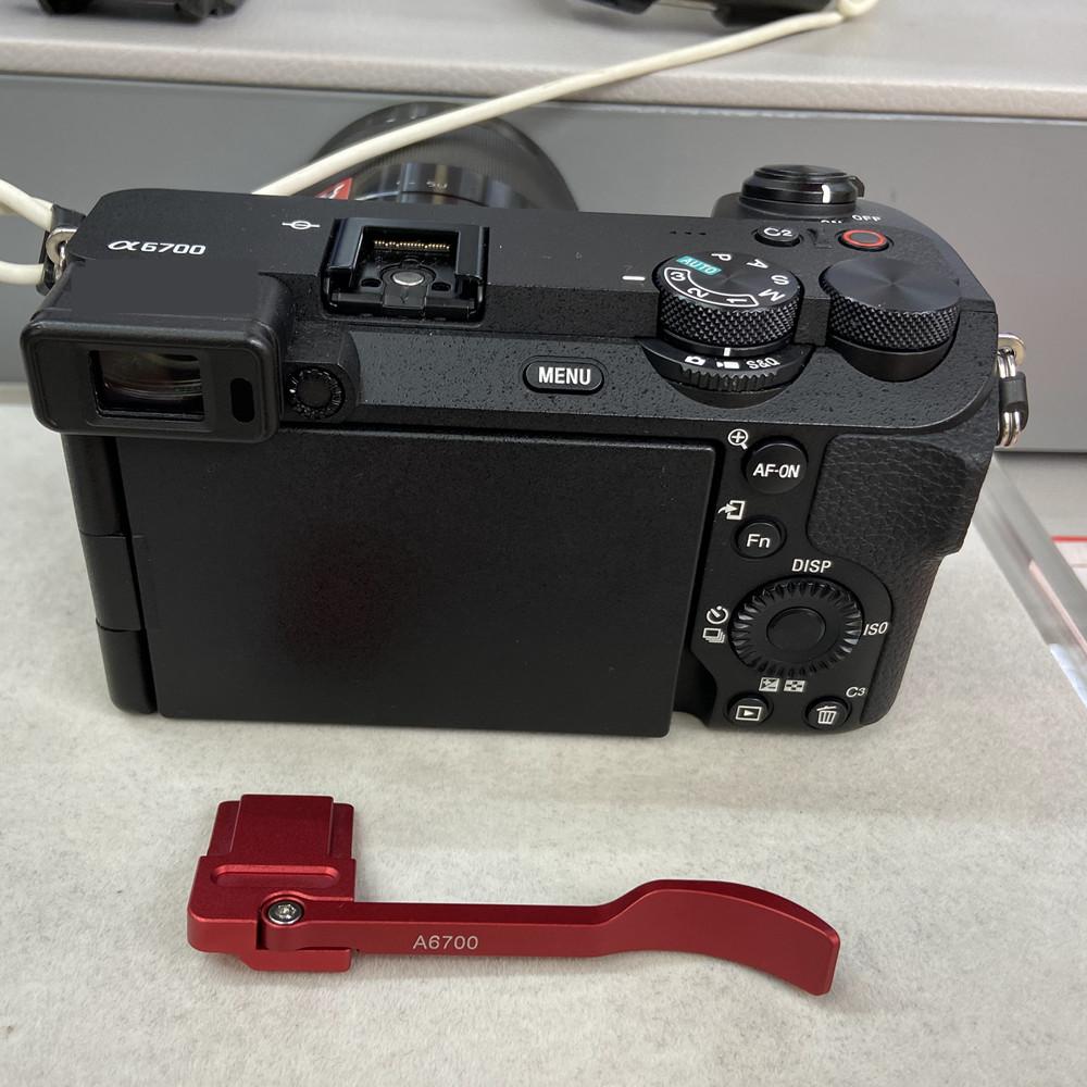 A6700 Foldable Metal Hot Shoe Thumb Up Hand Grip Hotshoe Cover for Sony Alpha 6700 ILCE-6700 A6700 Camera Thumb-Up