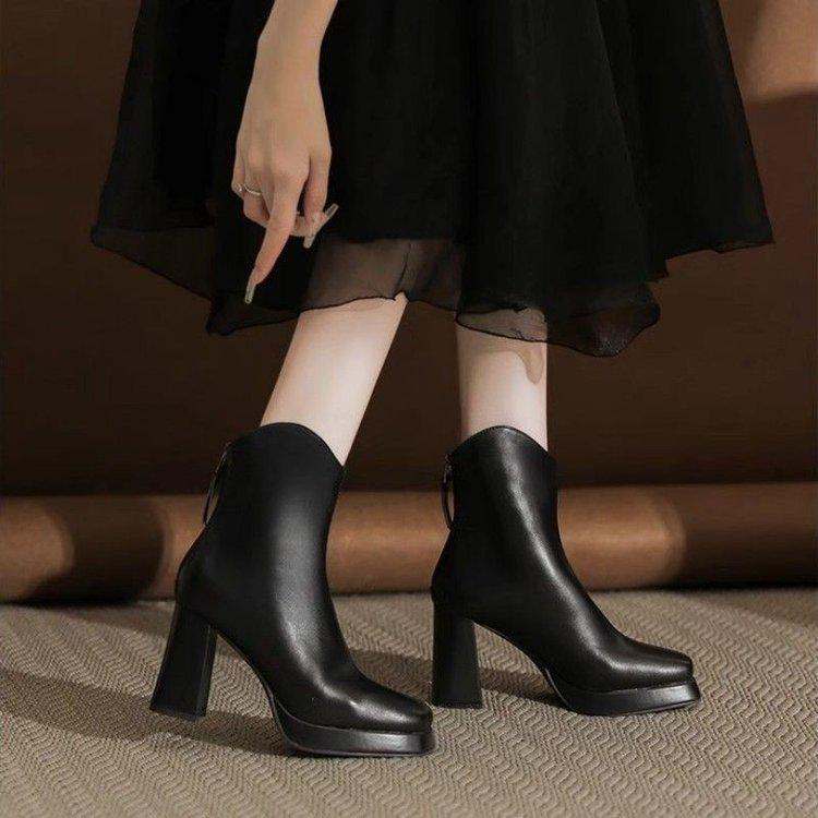 Damen Weiße Wasserdichte Französische Plateau-Stiefel - Eckige Zehenpartie, Dicker Klobiger Absatz, Herbst/Winter 2025